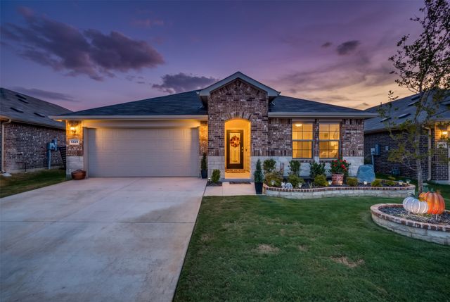 5529 Legends Way, Krum, TX 76249