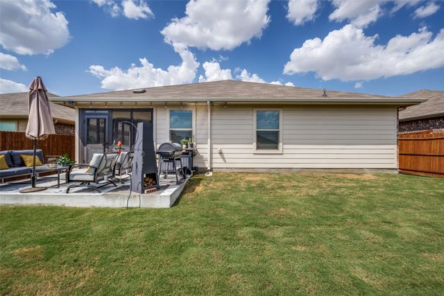 5529 Legends Way, Krum, TX 76249
