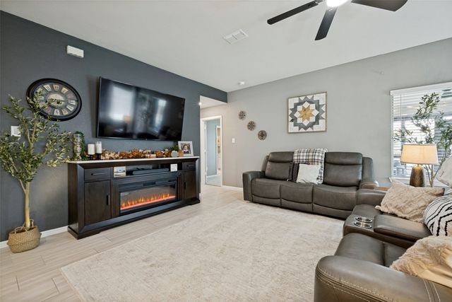 5529 Legends Way, Krum, TX 76249