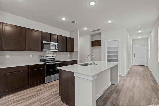 5534 Franklin Hills, Von Ormy, TX 78073