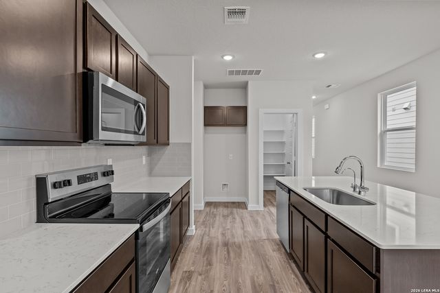 5534 Franklin Hills, Von Ormy, TX 78073