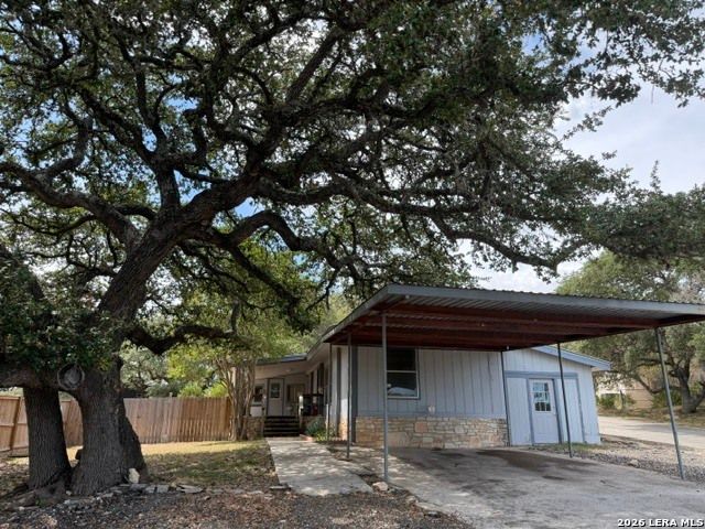 1596 LIVE OAK DR, Canyon Lake, TX 78133