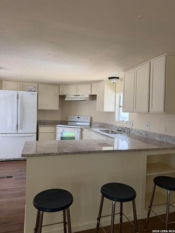 1596 LIVE OAK DR, Canyon Lake, TX 78133