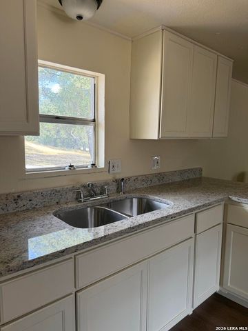 1596 LIVE OAK DR, Canyon Lake, TX 78133