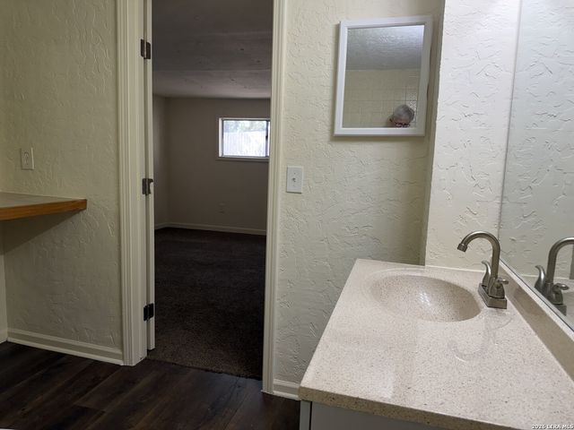 1596 LIVE OAK DR, Canyon Lake, TX 78133