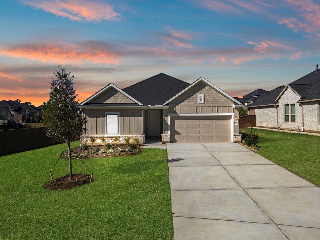 12015 Moonlight Path Drive, Conroe, TX 77304