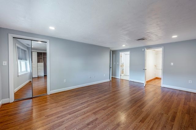 148 Presidents Ln 1, Quincy, MA 02169