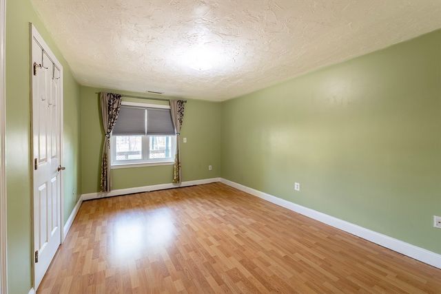 148 Presidents Ln 1, Quincy, MA 02169