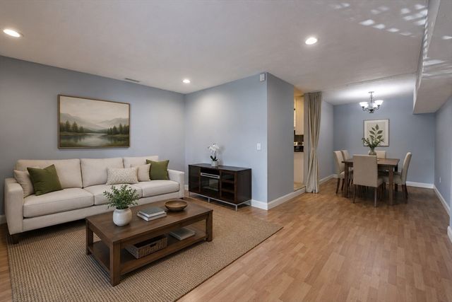 148 Presidents Ln 1, Quincy, MA 02169