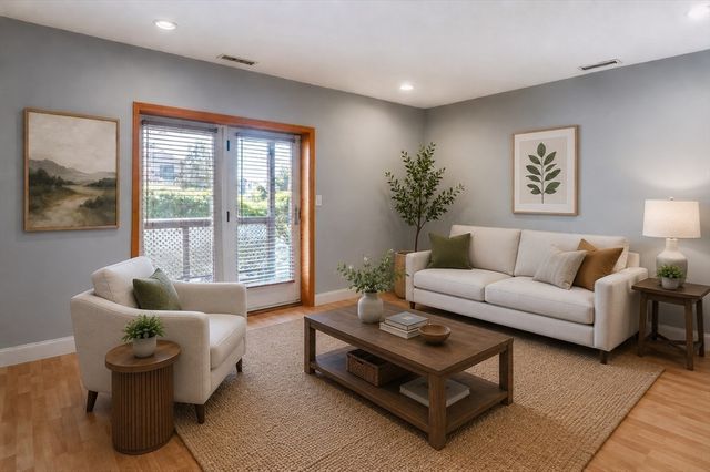 148 Presidents Ln 1, Quincy, MA 02169