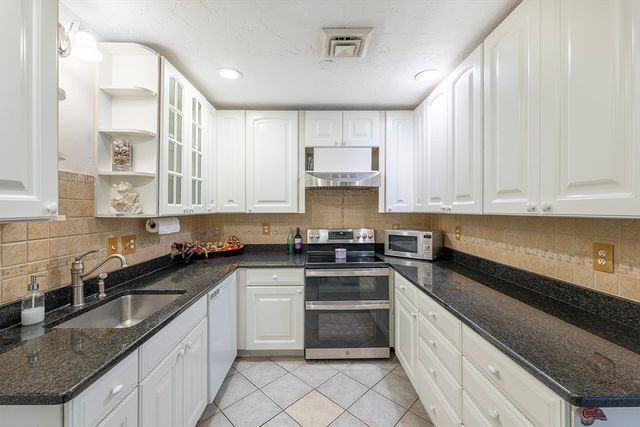 148 Presidents Ln 1, Quincy, MA 02169