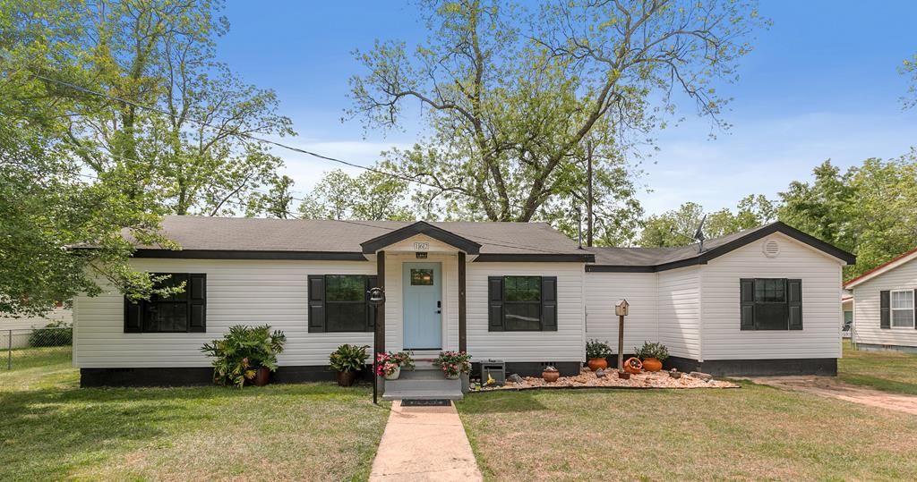 162 S Jackson Ave, Slocomb, AL 36375