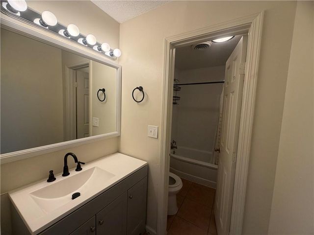 4930 NATOMA Drive, Kansas City, KS 66106