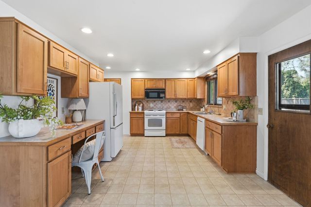 415 E Elto Ave, Spokane, WA 99208