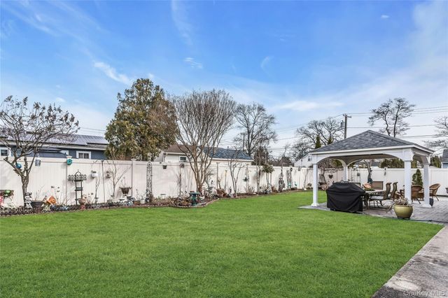 309 N Virginia Avenue, Massapequa, NY 11758