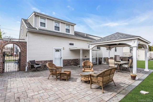 309 N Virginia Avenue, Massapequa, NY 11758