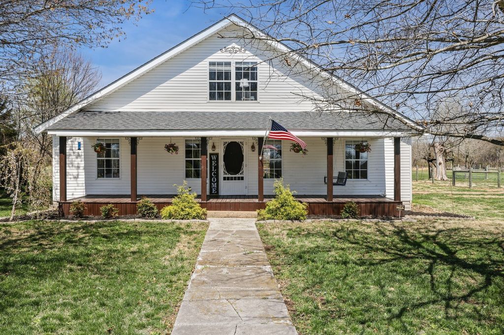 3717 Atkins Rd, Cedar Hill, TN 37032