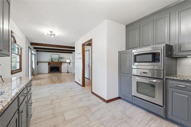 8633 W 89th Street, Overland Park, KS 66212