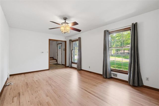 8633 W 89th Street, Overland Park, KS 66212