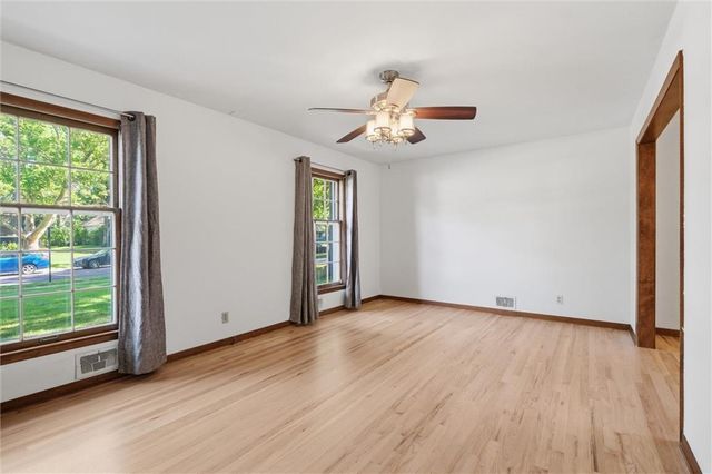 8633 W 89th Street, Overland Park, KS 66212