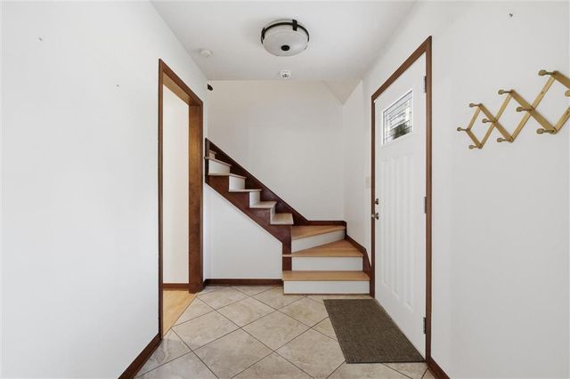 8633 W 89th Street, Overland Park, KS 66212