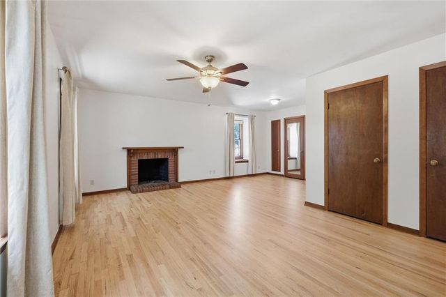 8633 W 89th Street, Overland Park, KS 66212