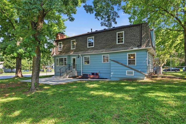 8633 W 89th Street, Overland Park, KS 66212