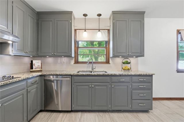 8633 W 89th Street, Overland Park, KS 66212