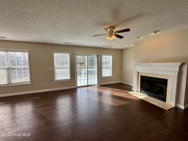 301 W Willowood Lane, Jacksonville, NC 28546