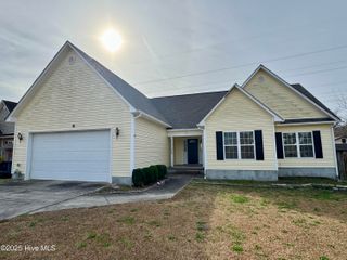 301 W Willowood Lane, Jacksonville, NC 28546