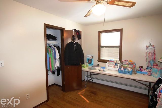 60 Riverside Drive, Mount Clemens, MI 48043