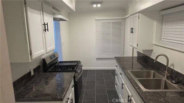 1022 W 57th, Los Angeles, CA 90037