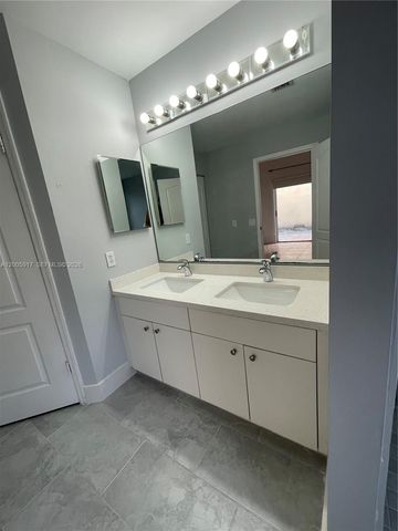 9929 NW 29th Ter, Doral, FL 33172