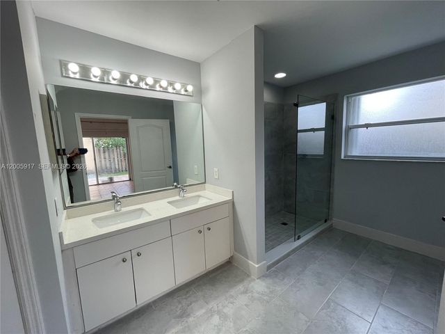 9929 NW 29th Ter, Doral, FL 33172