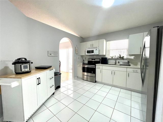 9929 NW 29th Ter, Doral, FL 33172