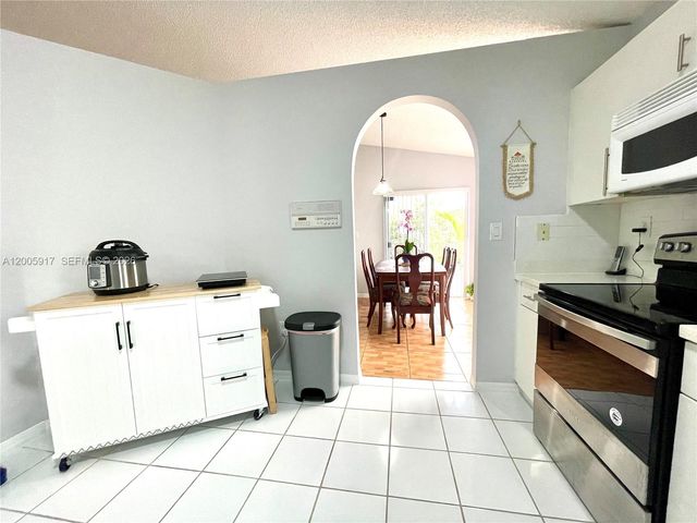 9929 NW 29th Ter, Doral, FL 33172