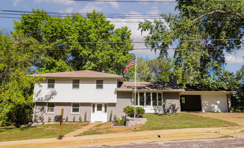 527 KROHN ST, Boonville, MO 65233