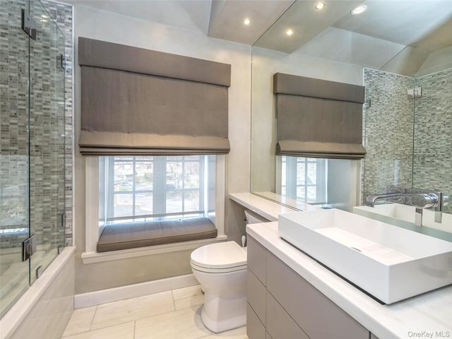 155 Estate Court, Roslyn Heights, NY 11577
