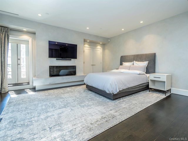 155 Estate Court, Roslyn Heights, NY 11577