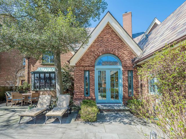 155 Estate Court, Roslyn Heights, NY 11577