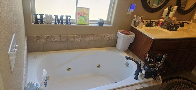 2637 N Sierra Avenue, Fayetteville, AR 72703