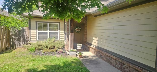 2637 N Sierra Avenue, Fayetteville, AR 72703
