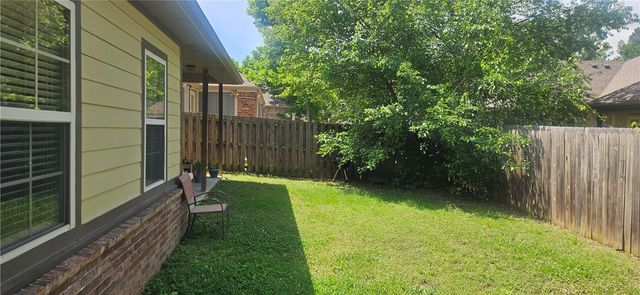 2637 N Sierra Avenue, Fayetteville, AR 72703