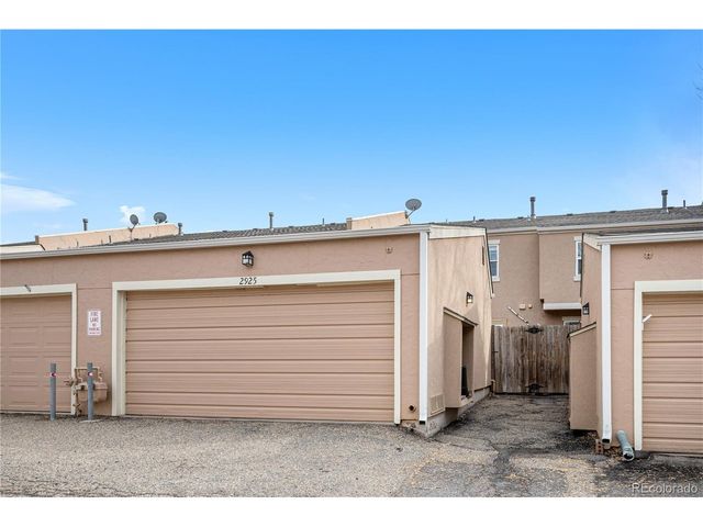 2925 S Vaughn Way, Aurora, CO 80014