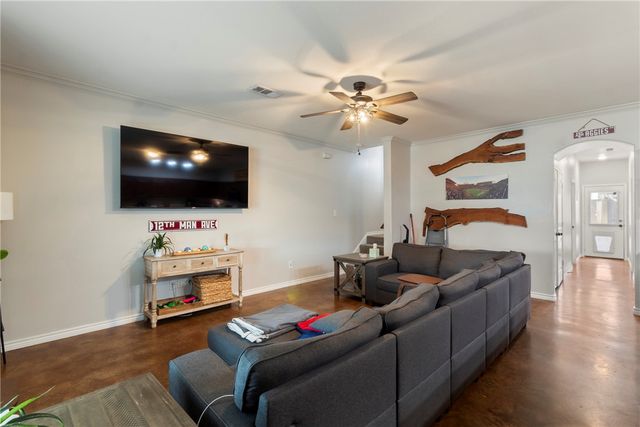 4313 Commando Trail, College Station, TX 77845