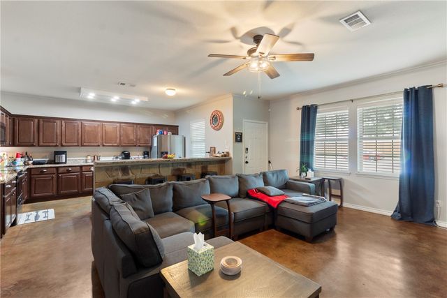 4313 Commando Trail, College Station, TX 77845
