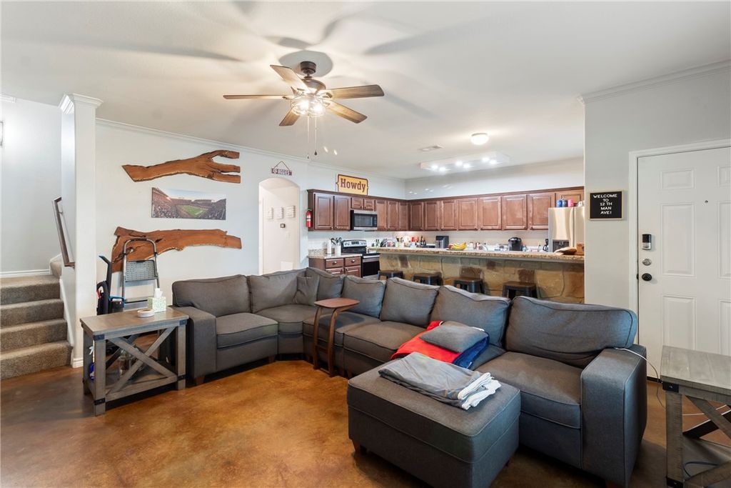 4313 Commando Trail, College Station, TX 77845
