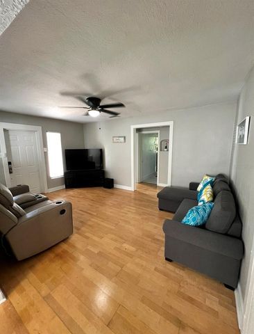 3910 E ELLICOTT STREET, Tampa, FL 33610