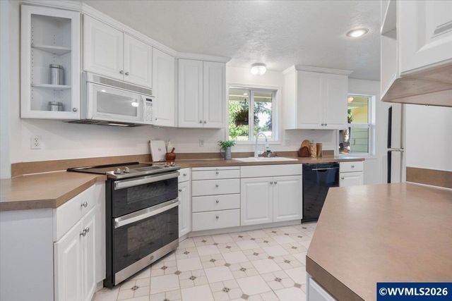 405 Fir Knoll Ln NE, Salem, OR 97317