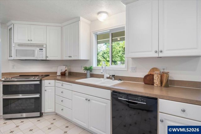 405 Fir Knoll Ln NE, Salem, OR 97317